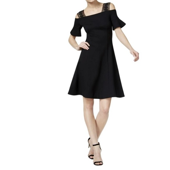 Yigal Azrouel Dresses & Skirts - Yigal Azrouel  Pointe Cold Shoulder  Dress Size 6